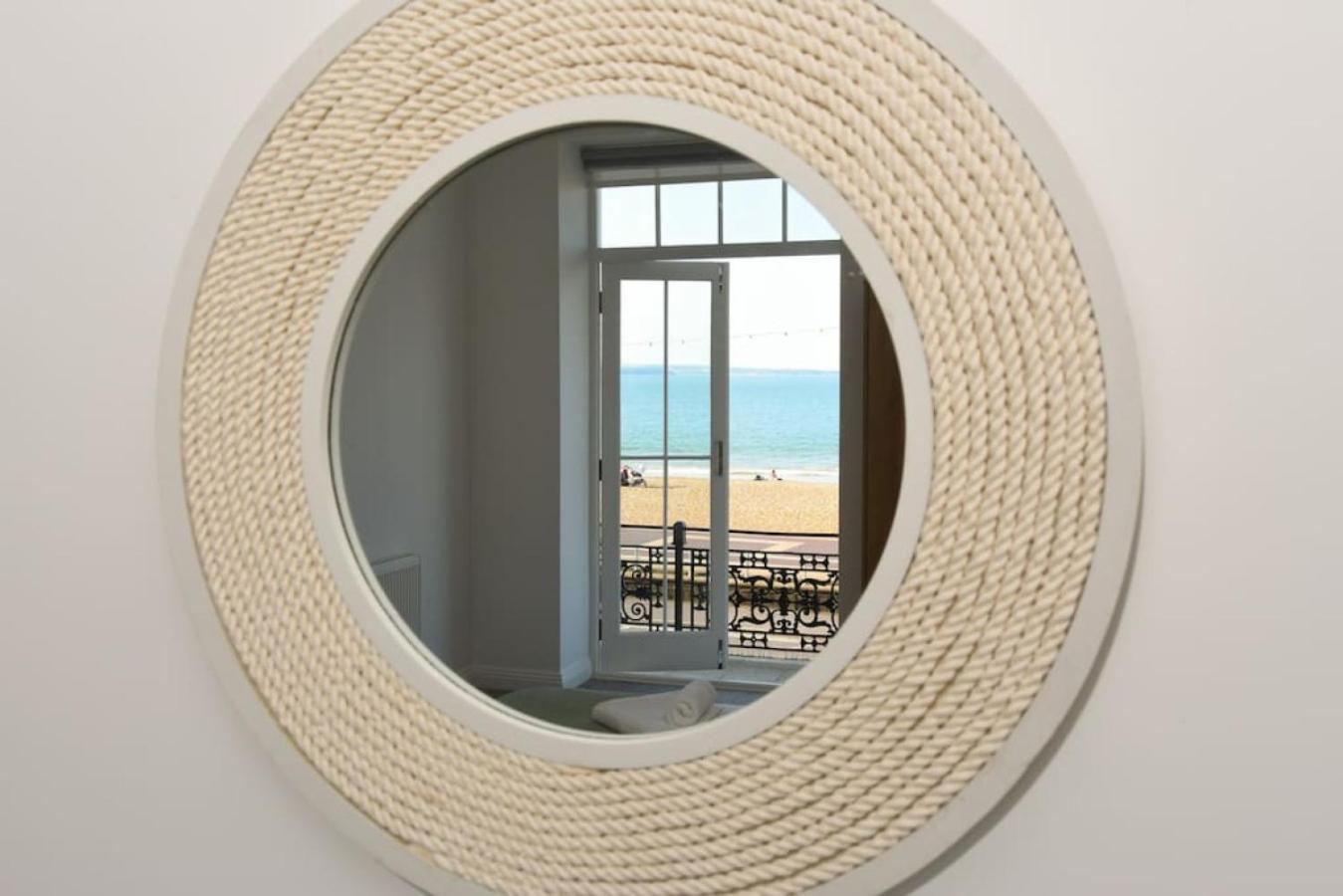 Air Maison - Stunning Beach Front Apartment Портцмаус Экстерьер фото